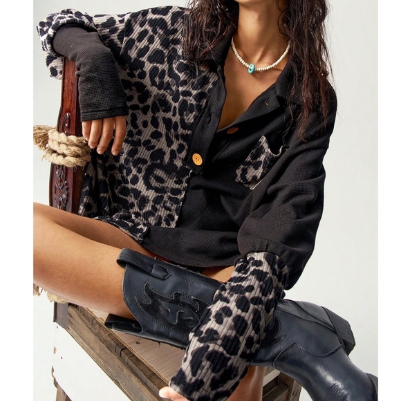 Cozy leopard Print Button Reverse Stitch Color Block Sweatshirt - Picture 3 of 6